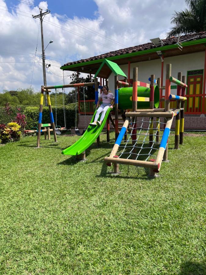 Alojamiento Campestre Hawaii Montenegro Luaran gambar