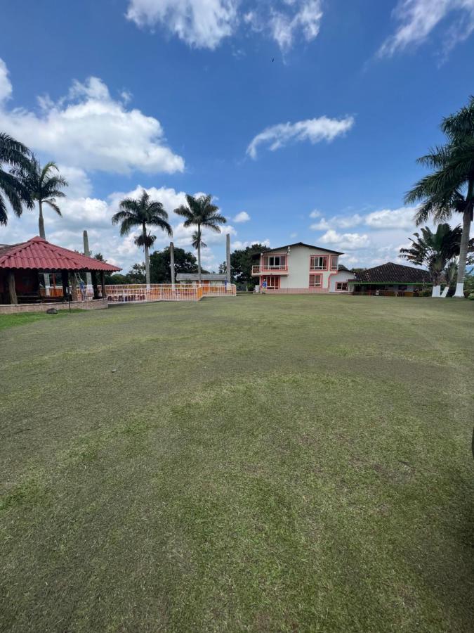 Alojamiento Campestre Hawaii Montenegro Luaran gambar